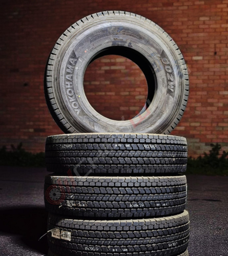 Грузовая шина Yokohama 902W 315/80 R22.5 154/150M, ведущая ось